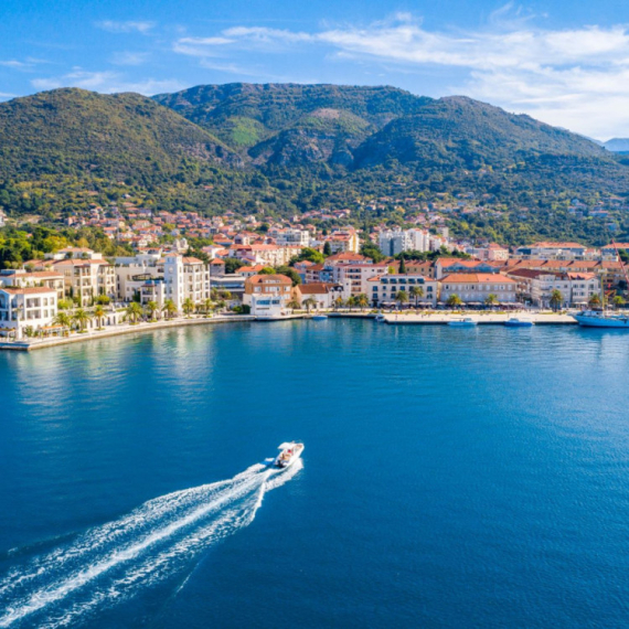 Ovo mesto u Crnoj Gori turistima prodaju kao "novu Ibicu, samo za mnogo manje para"
